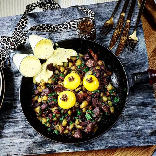 Renpanna med kantareller och senapsdressing